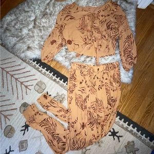 Tygris set with gold piping